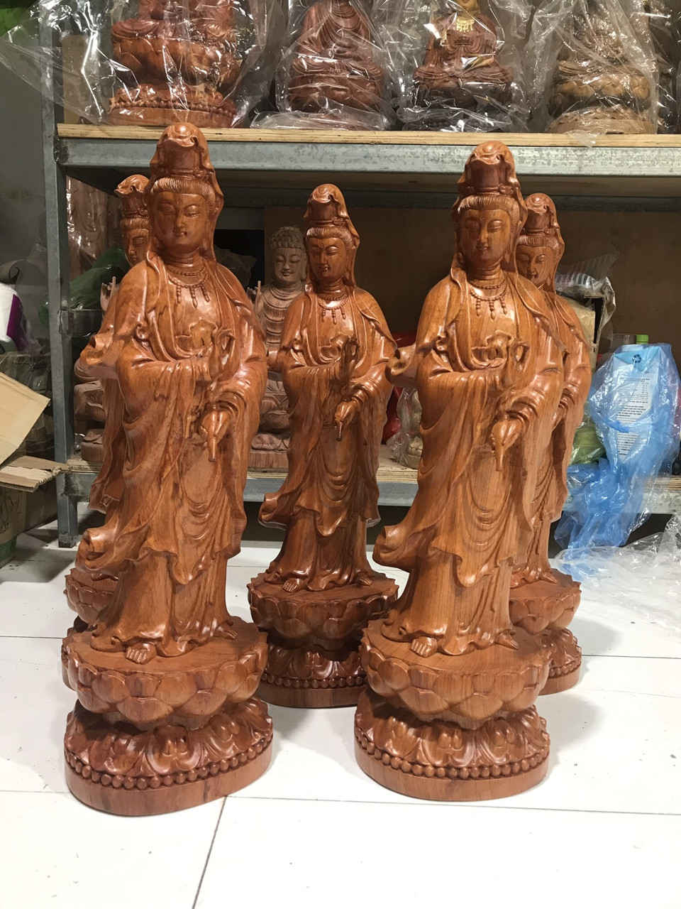 Tượng phật quan thế âm bồ tát đứng trên đài sen bằng gỗ hương đá kt 60×18×17cm