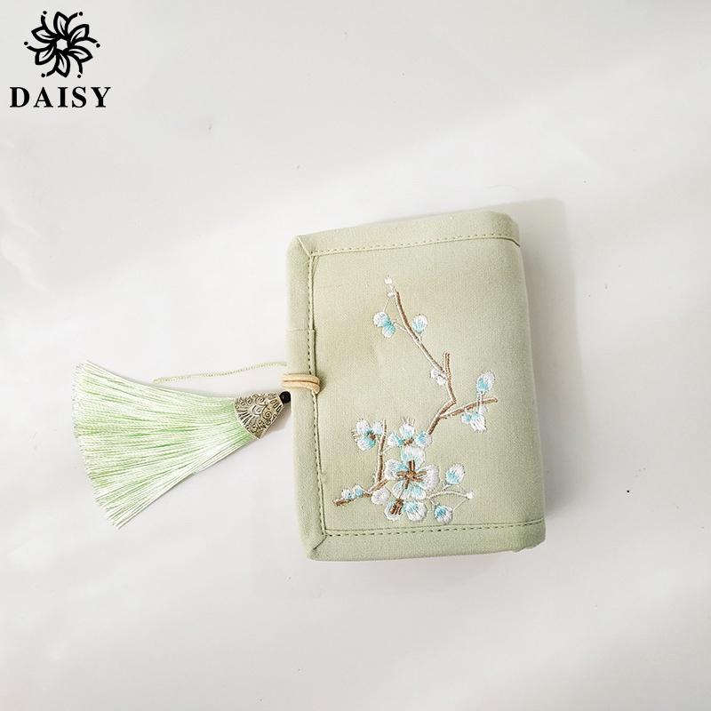 Ví ngắn cầm tay vải thêu tay tinh tế Phong cách cổ trang Ví tiền nữ thêu hoa mai Bóp đựng tiền, thẻ Daisy