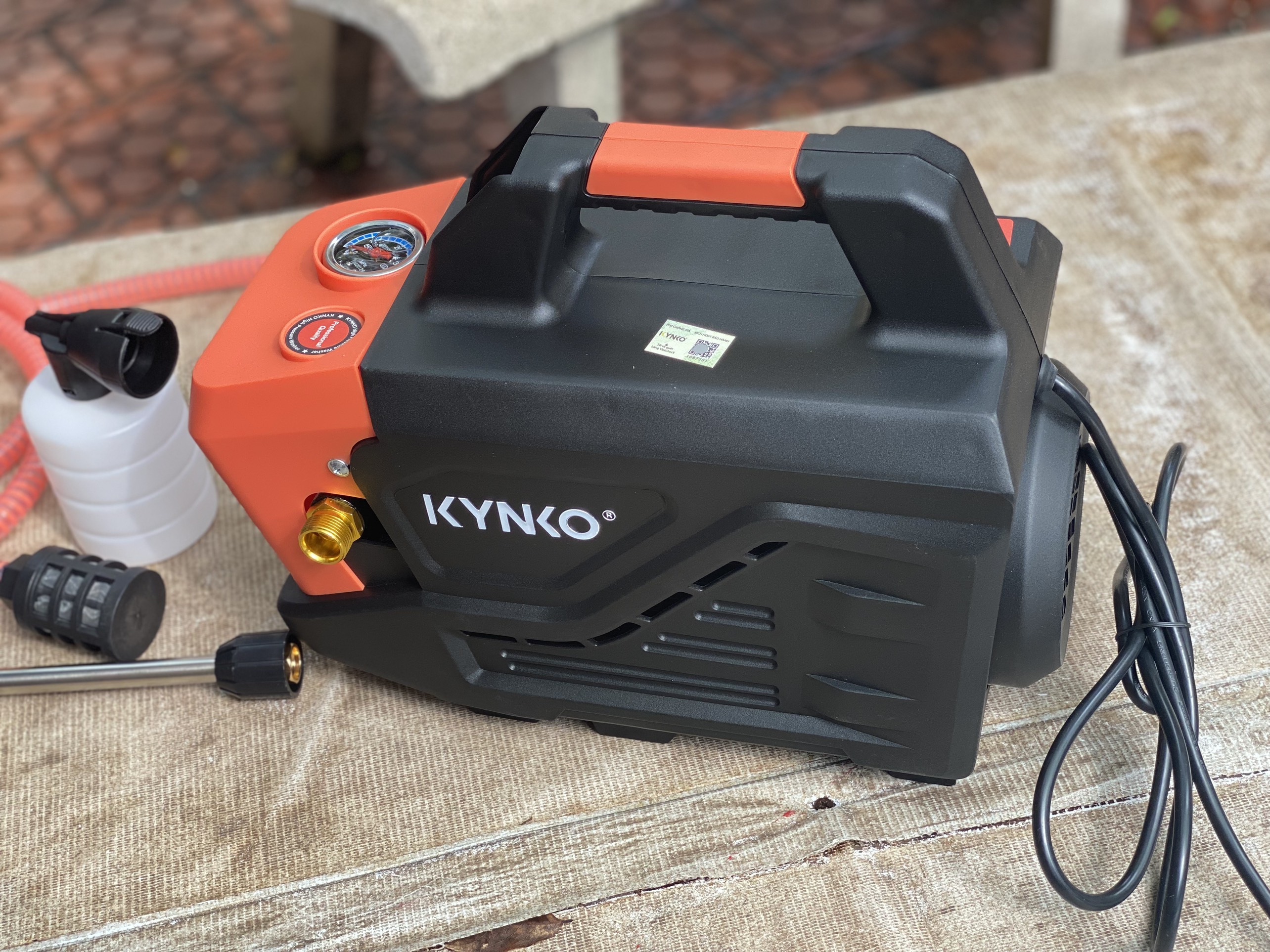 Máy rửa xe áp lực cao nhập khẩu chính hãng Kynko KW03 siêu bền