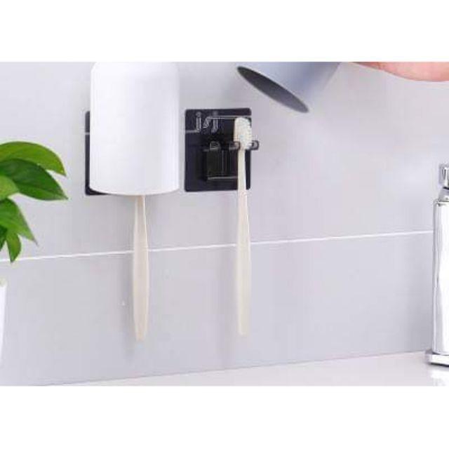 Giá treo bàn chải đánh răng dán tường kèm cốc - Dụng cụ móc bàn chải đánh răng 88103 SHIPNHANH88
