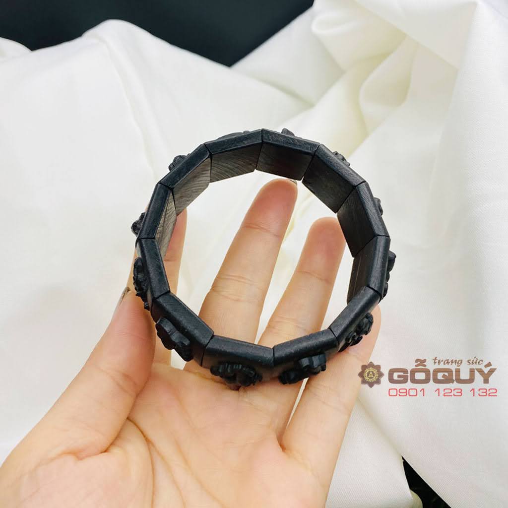 Vòng tay gỗ phong thủy 12 con giáp gỗ mun đen