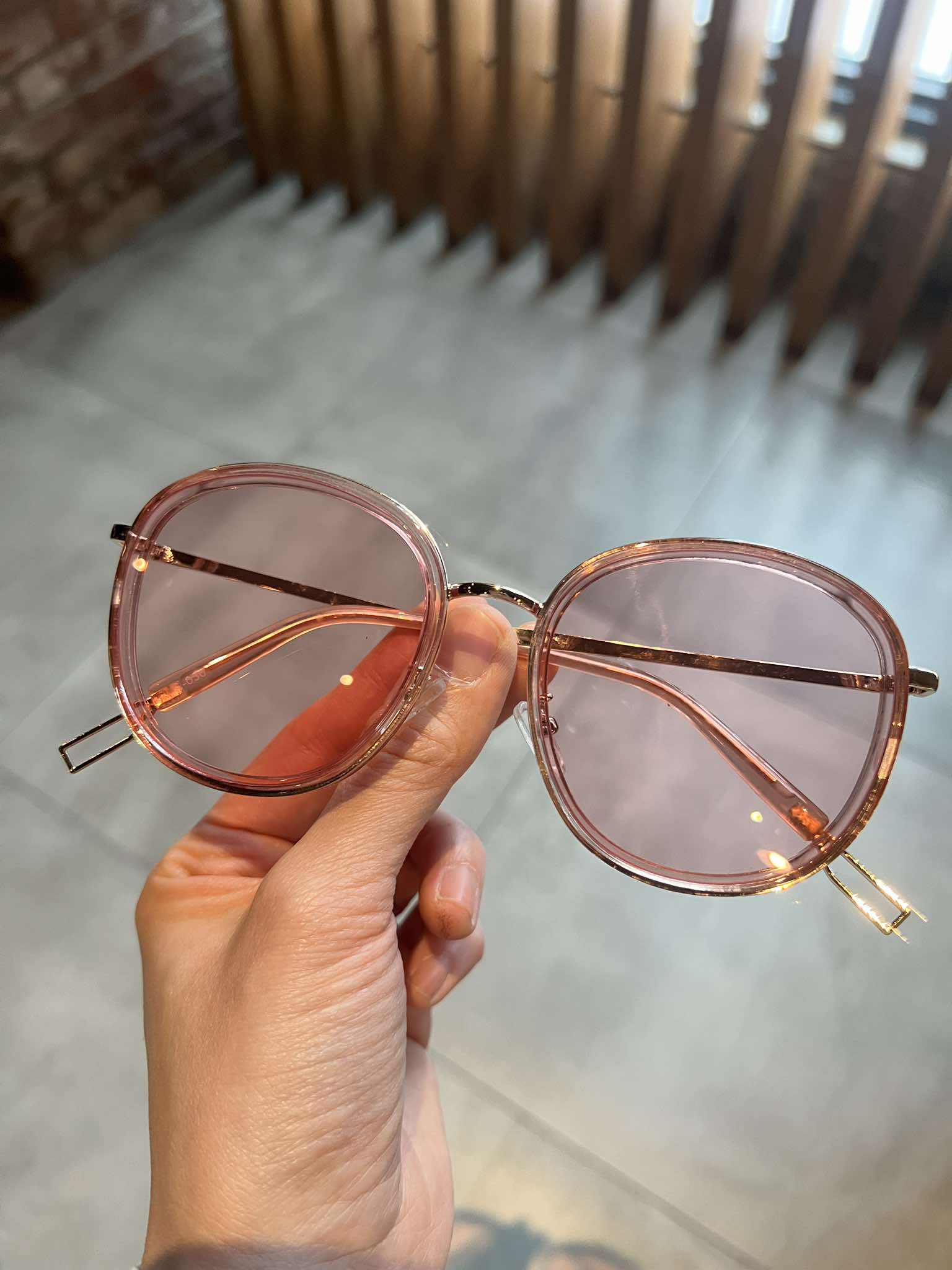 Kính râm nữ thời trang sành điệu Mắt hồng đi ngày và đêm