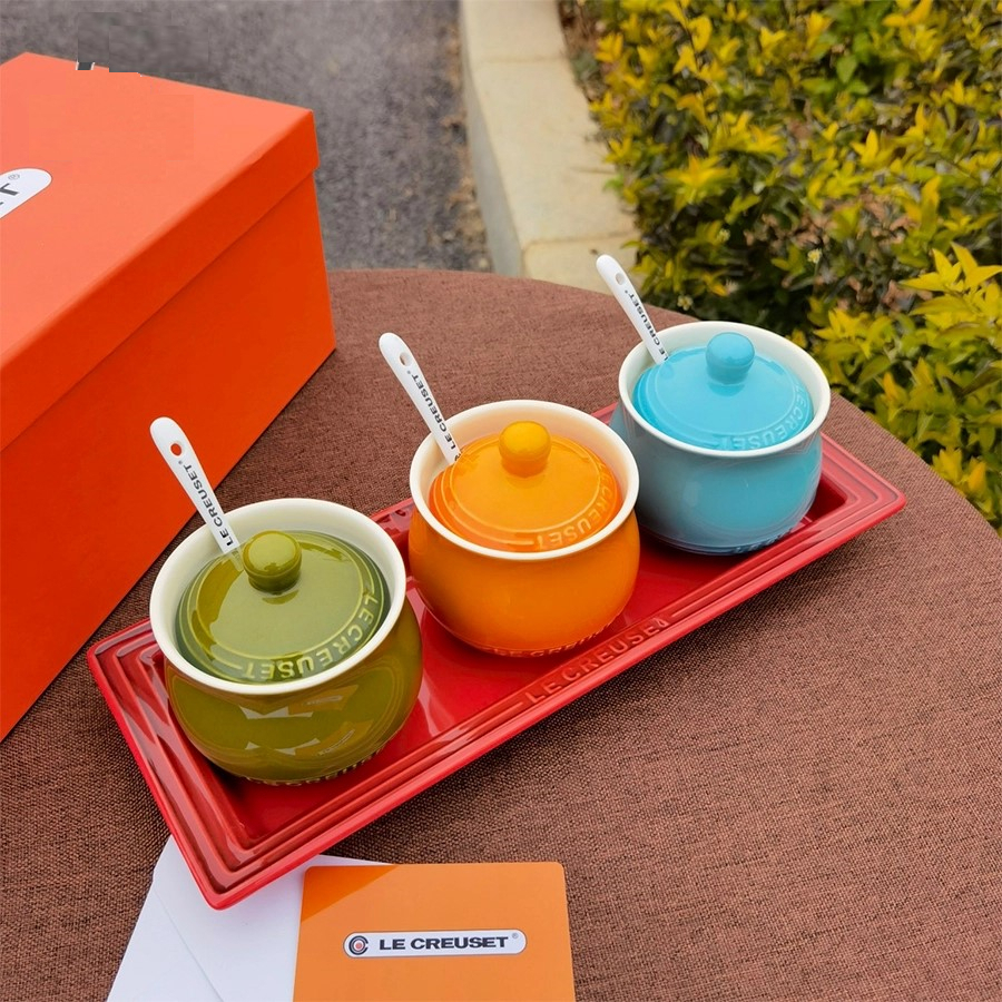Bộ Hũ Gia Vị Le Creuset Hình Tròn Kèm Khay Và Thìa, Gốm Sứ Pháp