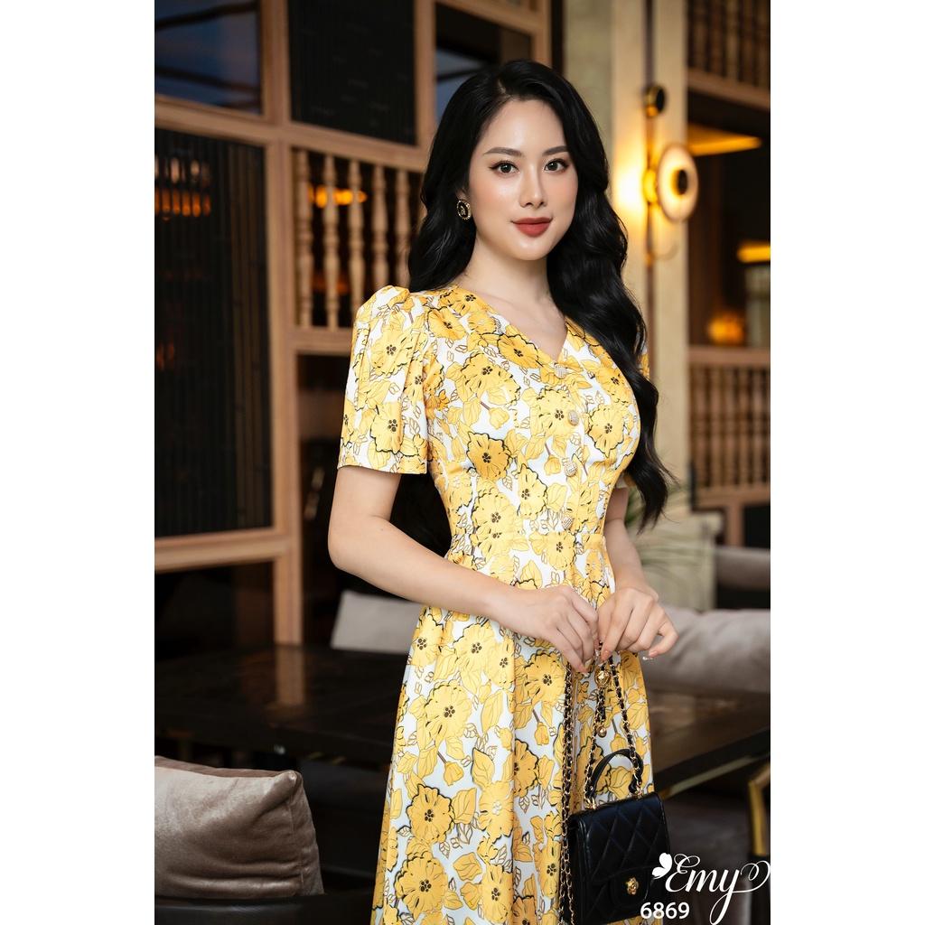 Đầm EMY EM6869 Xoè Cổ V Hoa Vàng