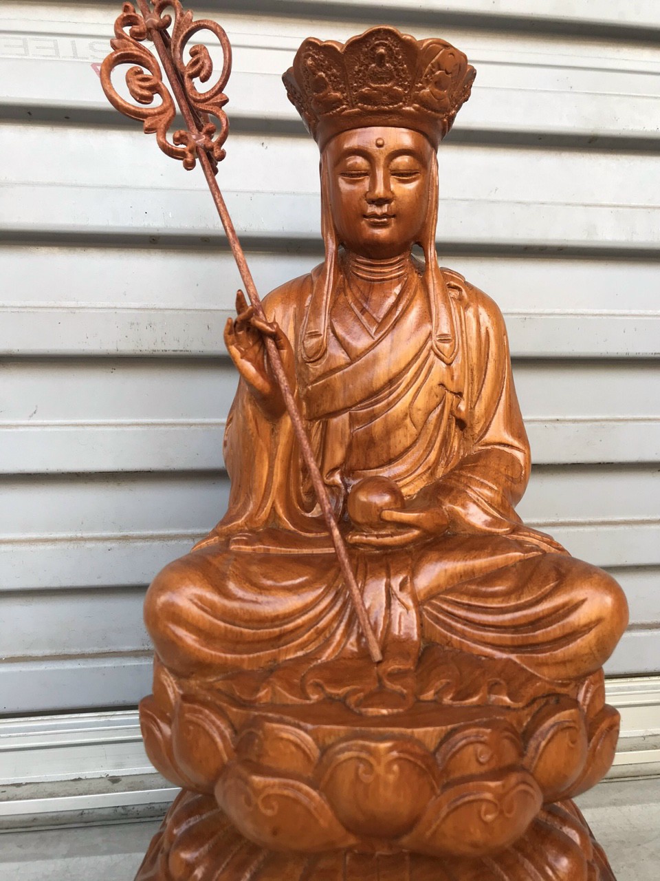 Tượng phật địa tạng vương bồ tát dáng ngồi bằng gỗ hương đá kt cao 30×15×15cm