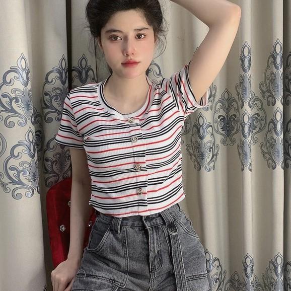 Aó thun croptop sọc cổ đóng nút size S từ 40-50kg size M từ 50-60kg