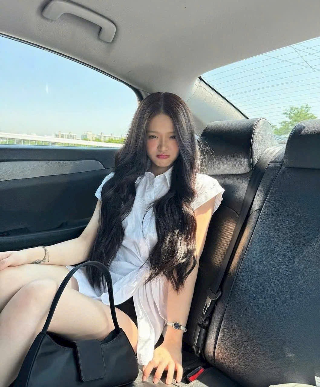 SET ÁO LỤA QUẦN KAKI MÀU Y HÌNH