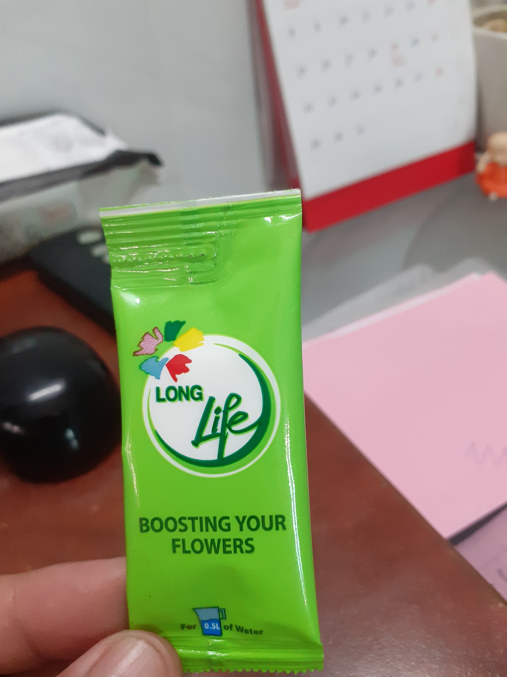 1 gói dưỡng hoa Long Life – Bền hoa – tươi lâu – không hôi nước.