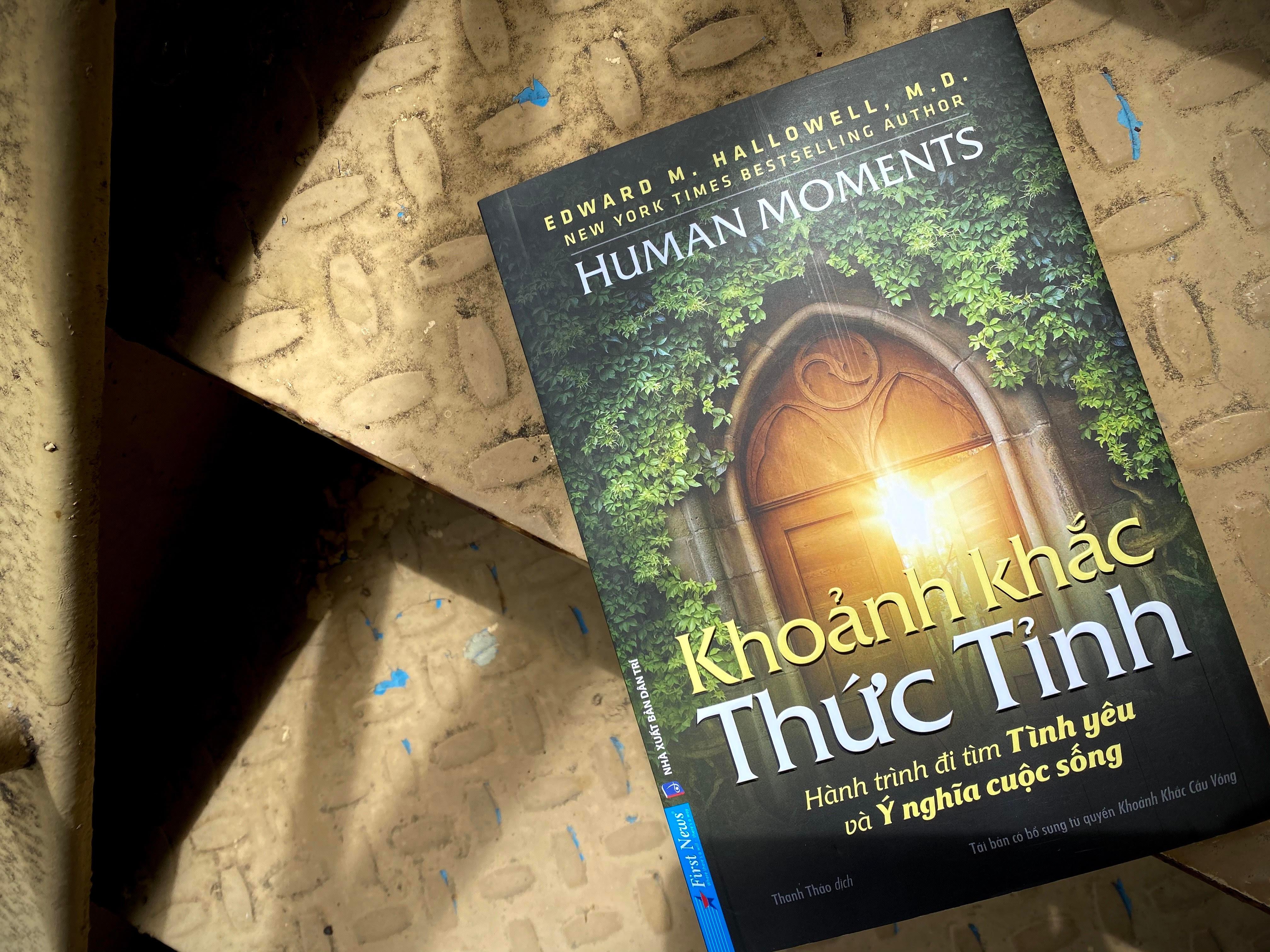 Khoảnh Khắc Thức Tỉnh (Hành Trình Đi Tìm Tình Yêu Và Ý Nghĩa Cuộc Sống) (Tái Bản)