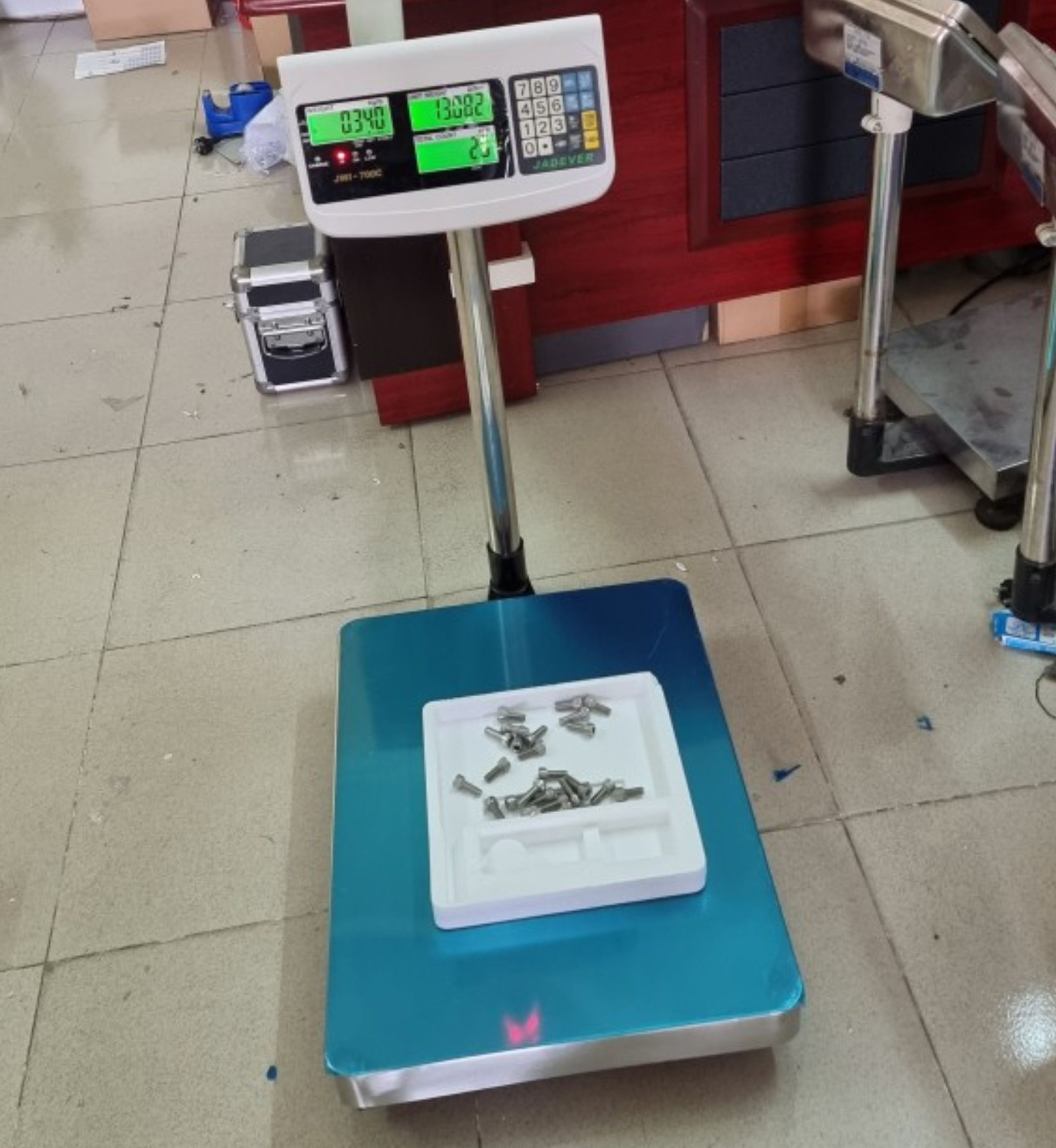 Cân Bàn Điện Tử JWI-700C 120 kg