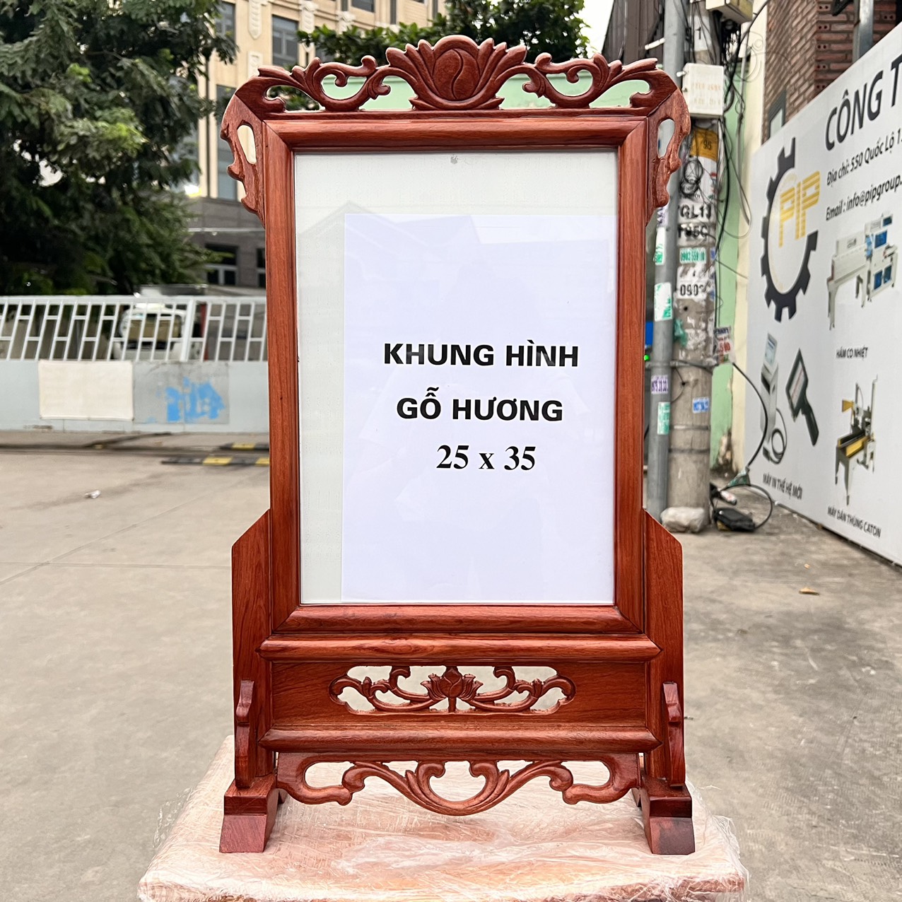 Khung ảnh thờ gia tiên gỗ hương để ảnh 25cm x 35cm