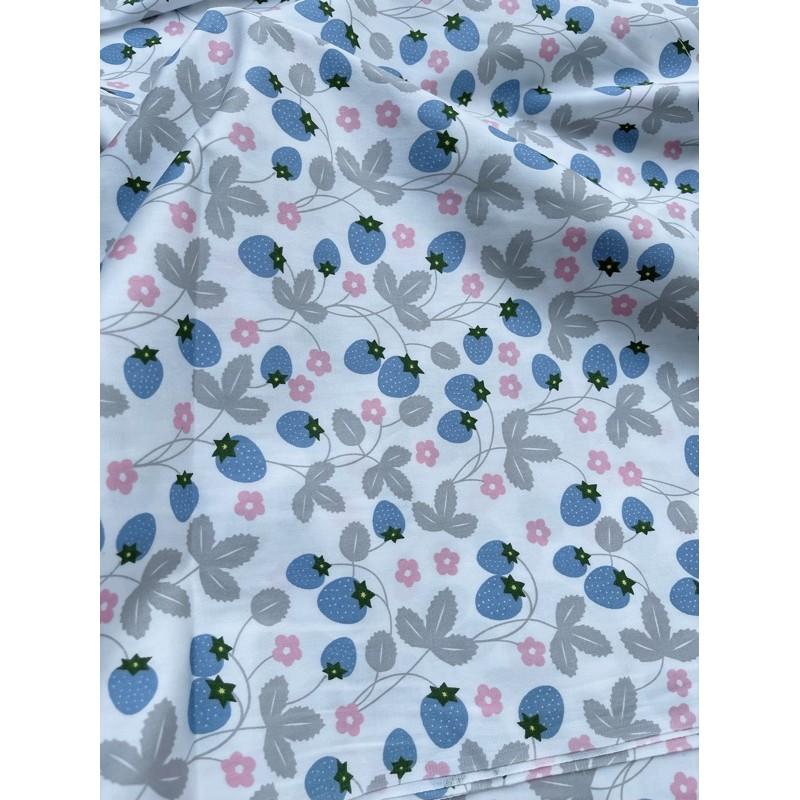 vải thô lụa hình quả dâu tây 100% cotton mềm mát may ga gối