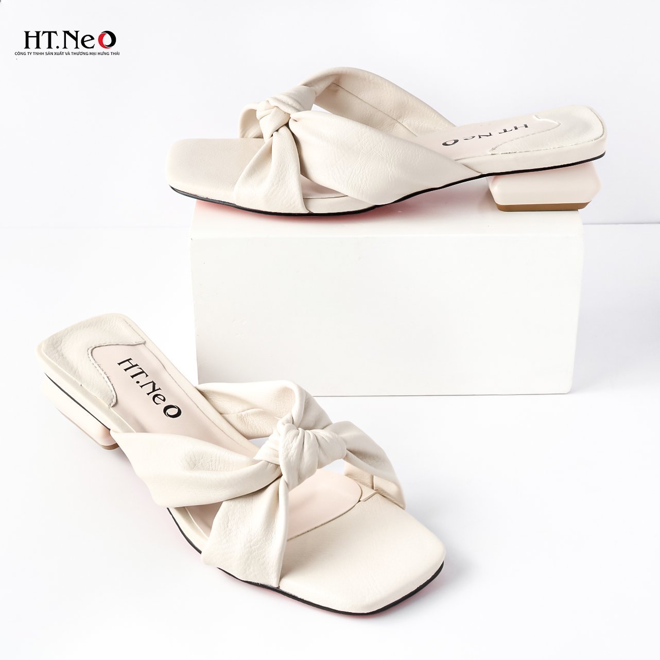 Sandal nữ HT.NEO gót vuông thiết kế đơn giản, trẻ trung, quai da thắt nơ, da cao cấp SDN68