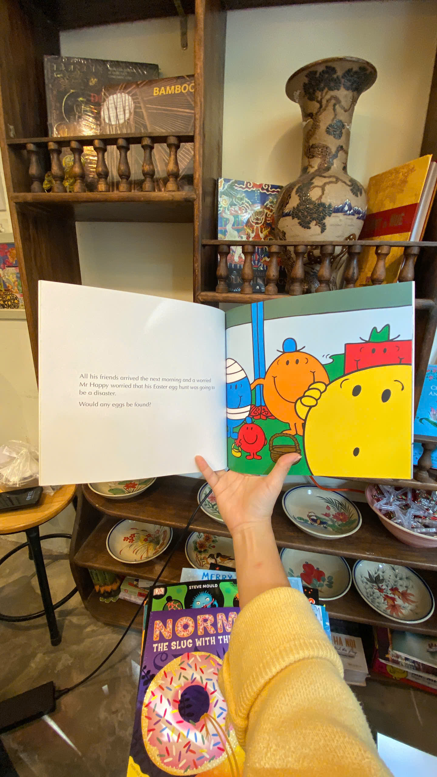 Sách - Mr Impossible and the Easter Egg Hunt (Mr. Men and Little Miss Picture Books)