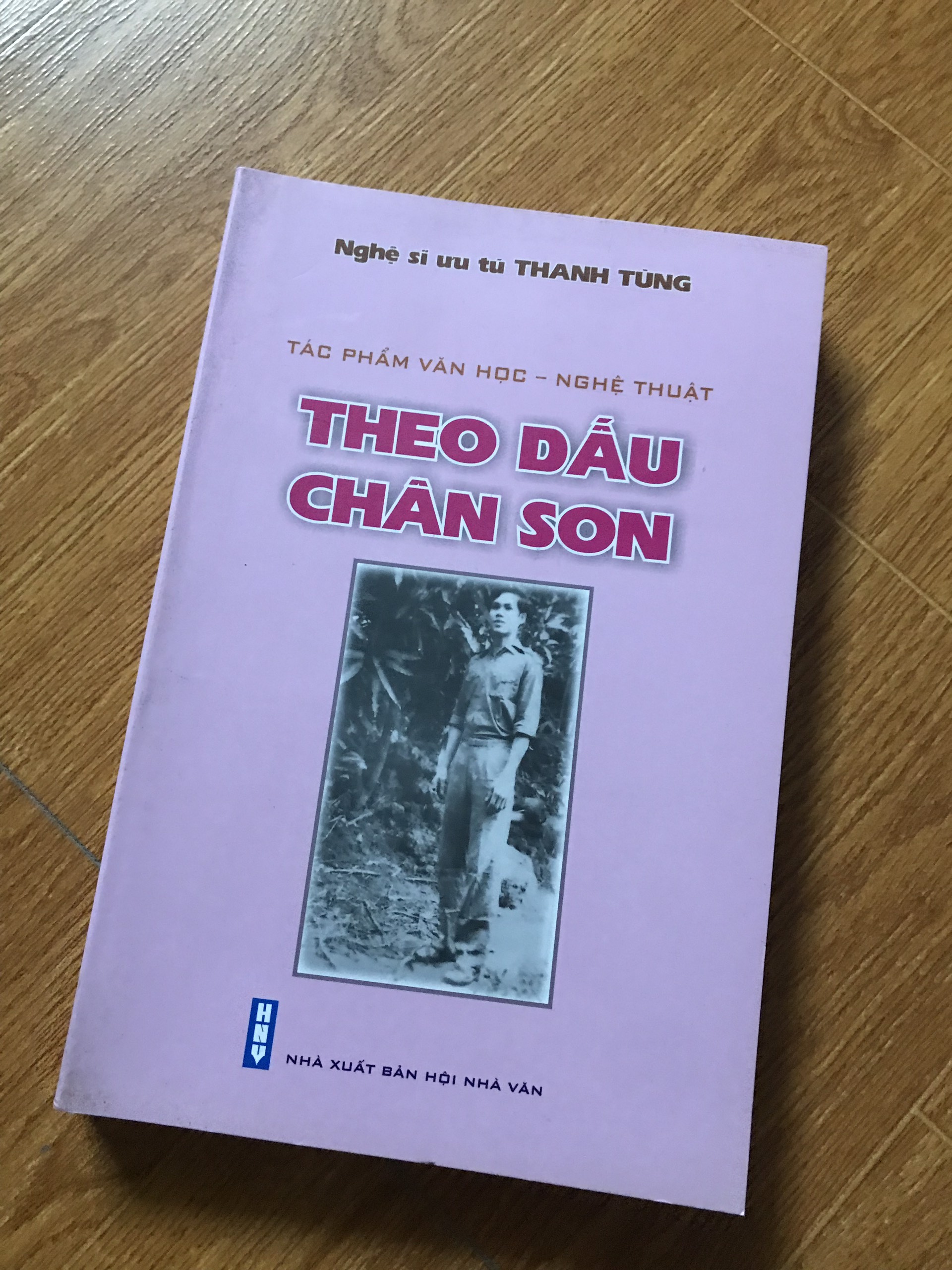 Theo dấu chân son