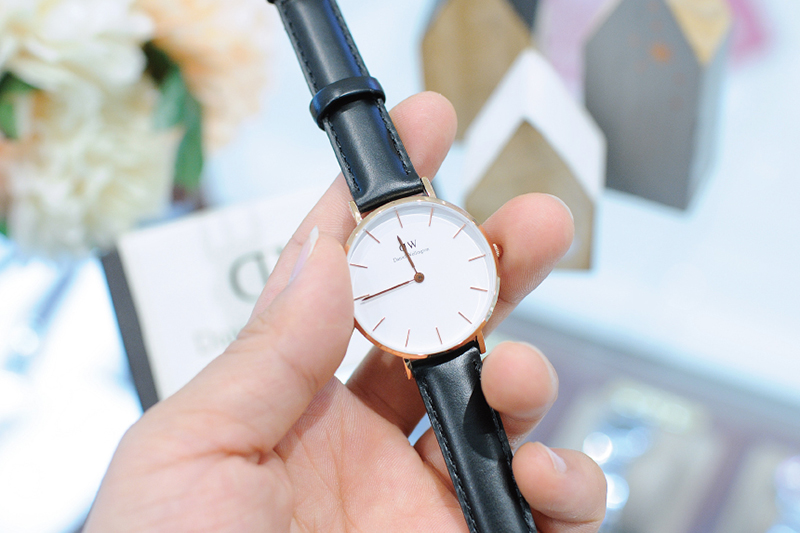 Đồng Hồ Dây Da Daniel Wellington DW00100174 (32mm) - Đen