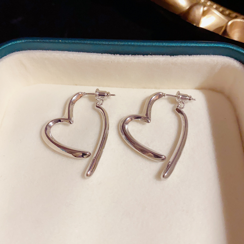 BÔNG TAI HÌNH TIM MẠ VÀNG 14K KIỂU DÁNG HÀN QUỐC