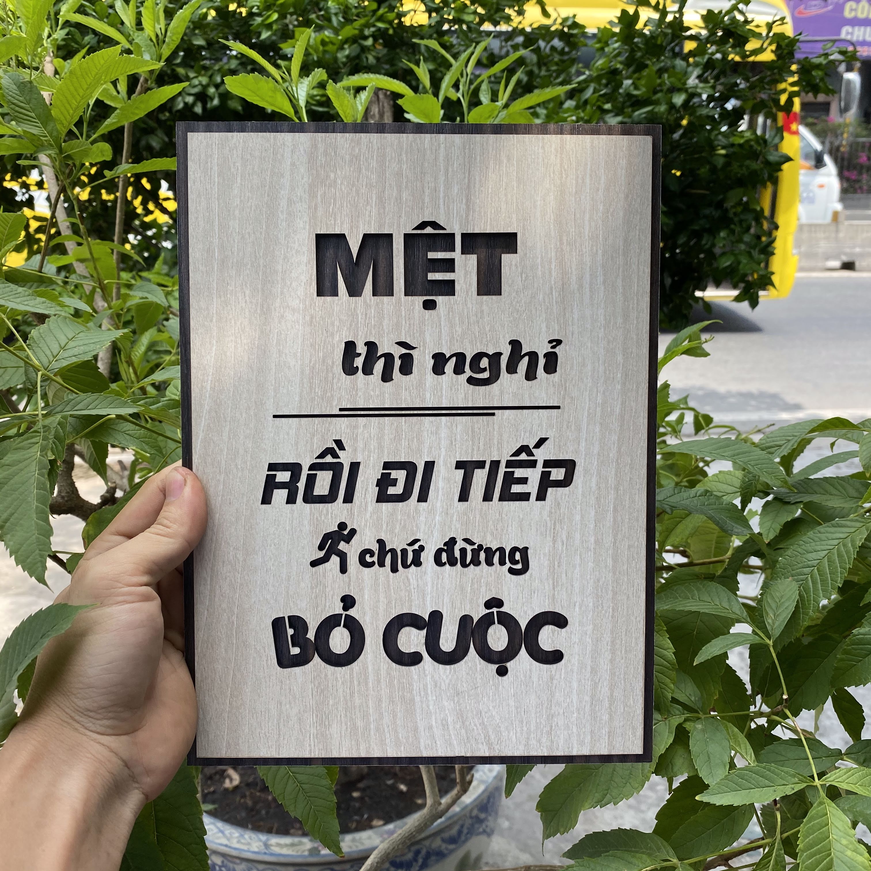 Tranh Gỗ Decor tạo động lực TBIG035 "Mệt thì nghỉ rồi đi tiếp chứ đừng bỏ cuộc"