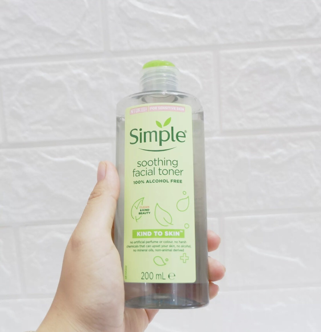 Nước Hoa Hồng Simple Kind To Skin Soothing Facial Toner (200ml)