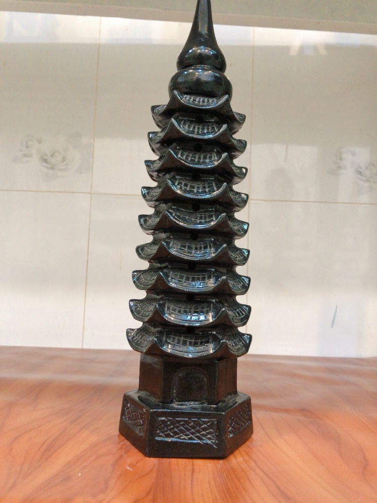 Tháp văn xương đen 9 tầng đá tự nhiên canxite cao 35 cm đường kính 11cm