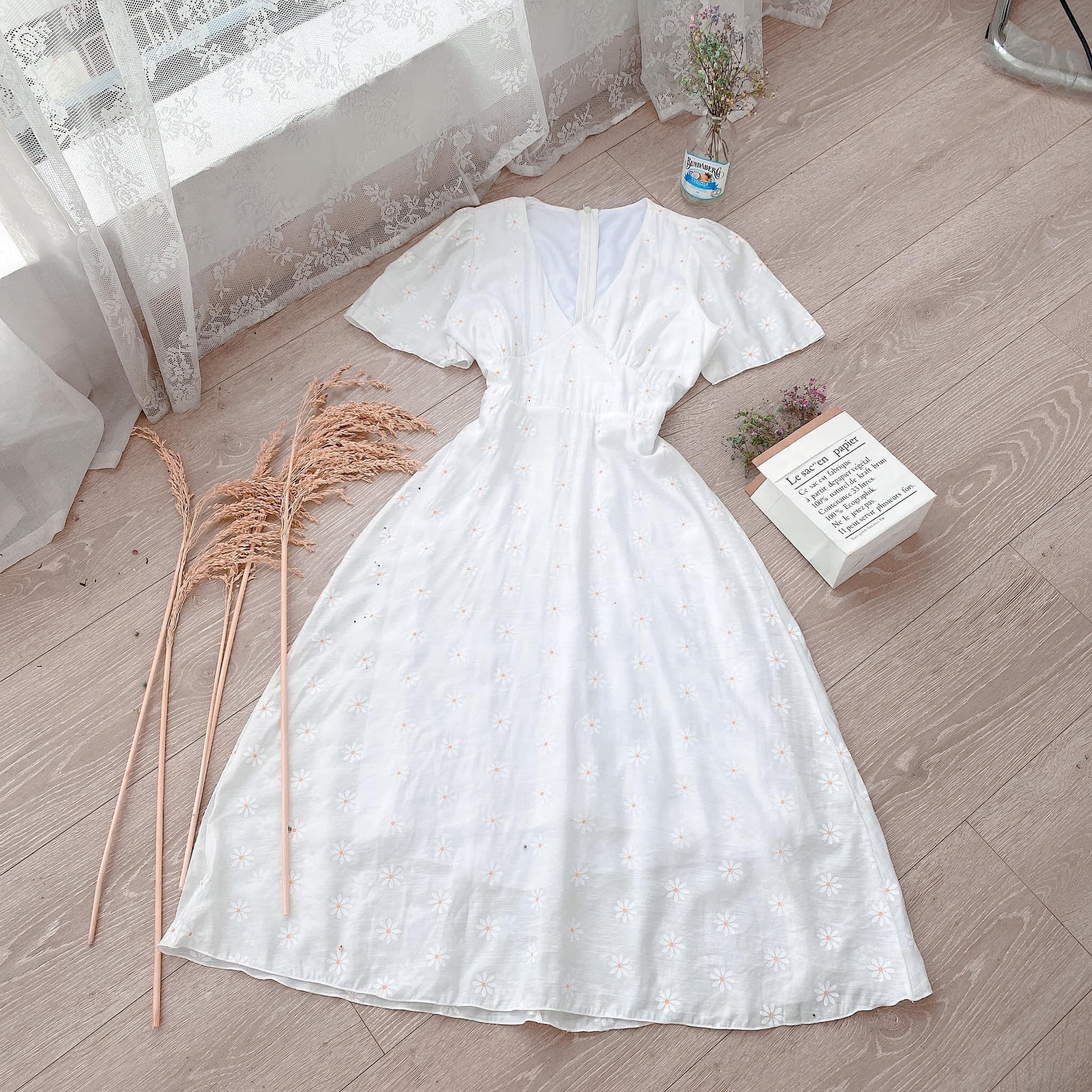 Đầm Xòe Cổ V Hoa Cúc Tay Cánh Tiên