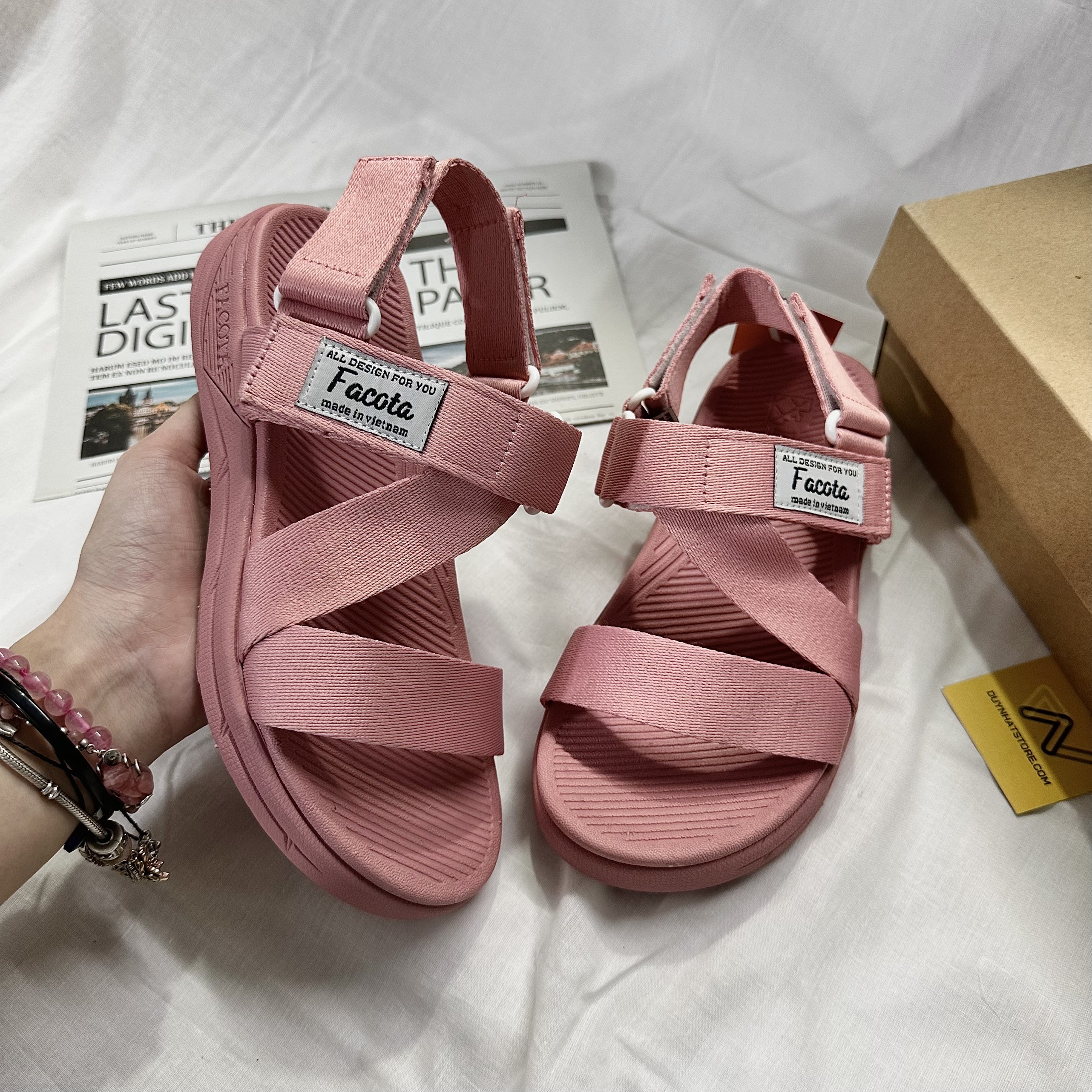 Giày Sandal Nữ Nam Bé Trai Gái Quai Chéo Ngang Bánh Mì Duy Nhật Store Da Mờ Học Sinh Đi Học May Đế Đúc Bền Đen Hồng Xanh
