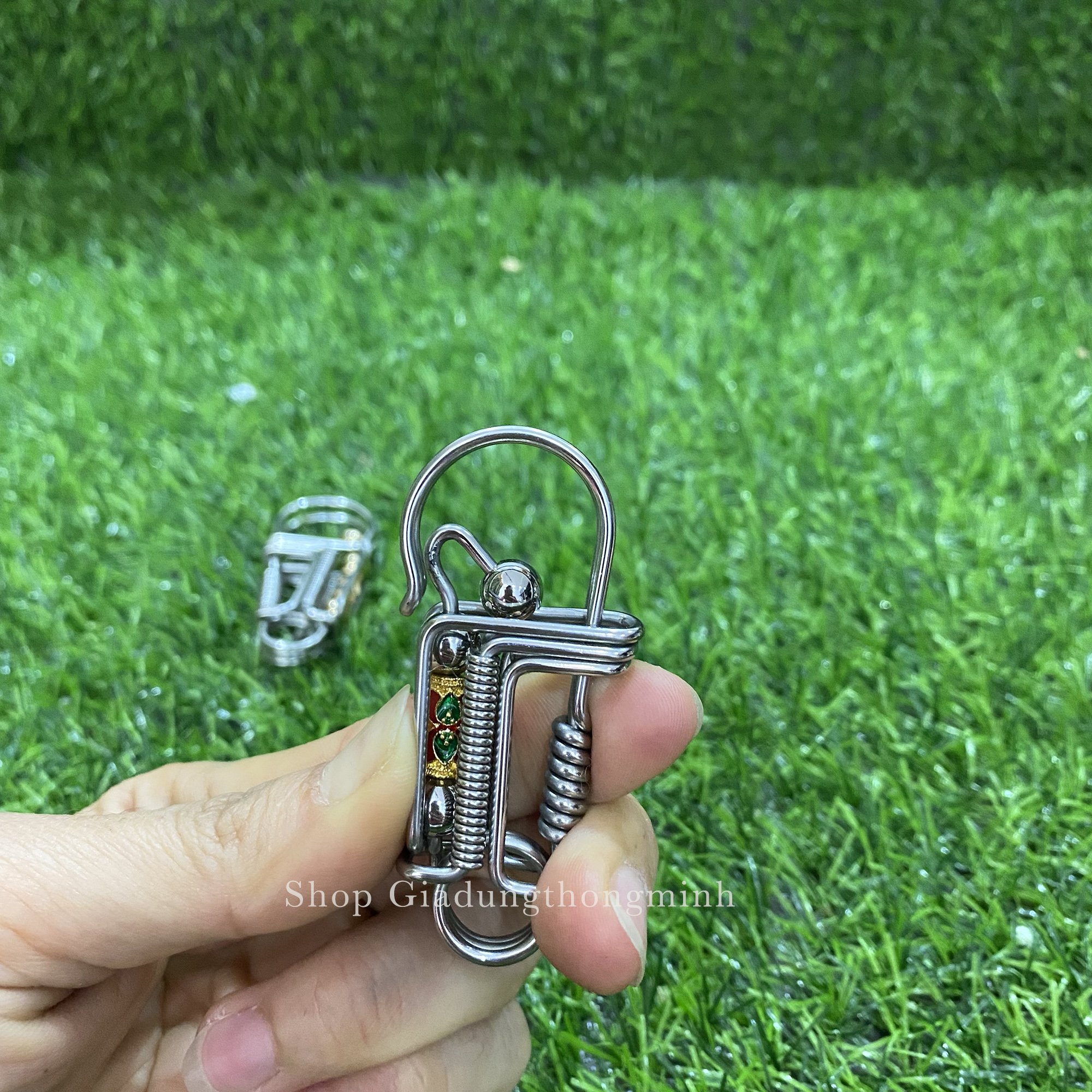 Móc Khóa Ô Tô họa tiết Đỏ Xanh bằng Inox 304 không gỉ Cao Cấp Hàng Việt Nam,Hàng làm thủ công tỉ mỉ , Màu Inox nguyên bản rất Sang và Sạch Sẽ ,Càng Dùng Càng Sáng - Móc khóa Xe Máy bền đẹp
