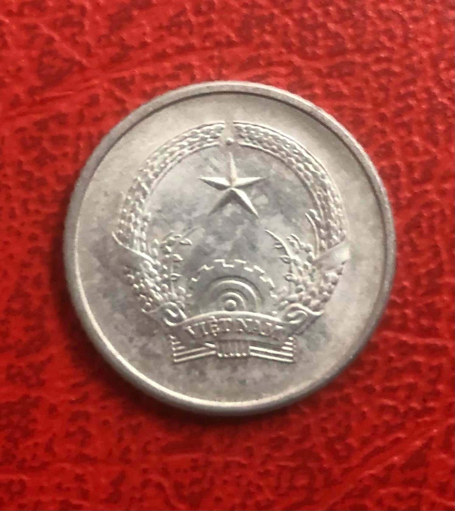 Xu Việt Nam, đồng xu 5 hào 1976  đầu tiên sau giải phóng