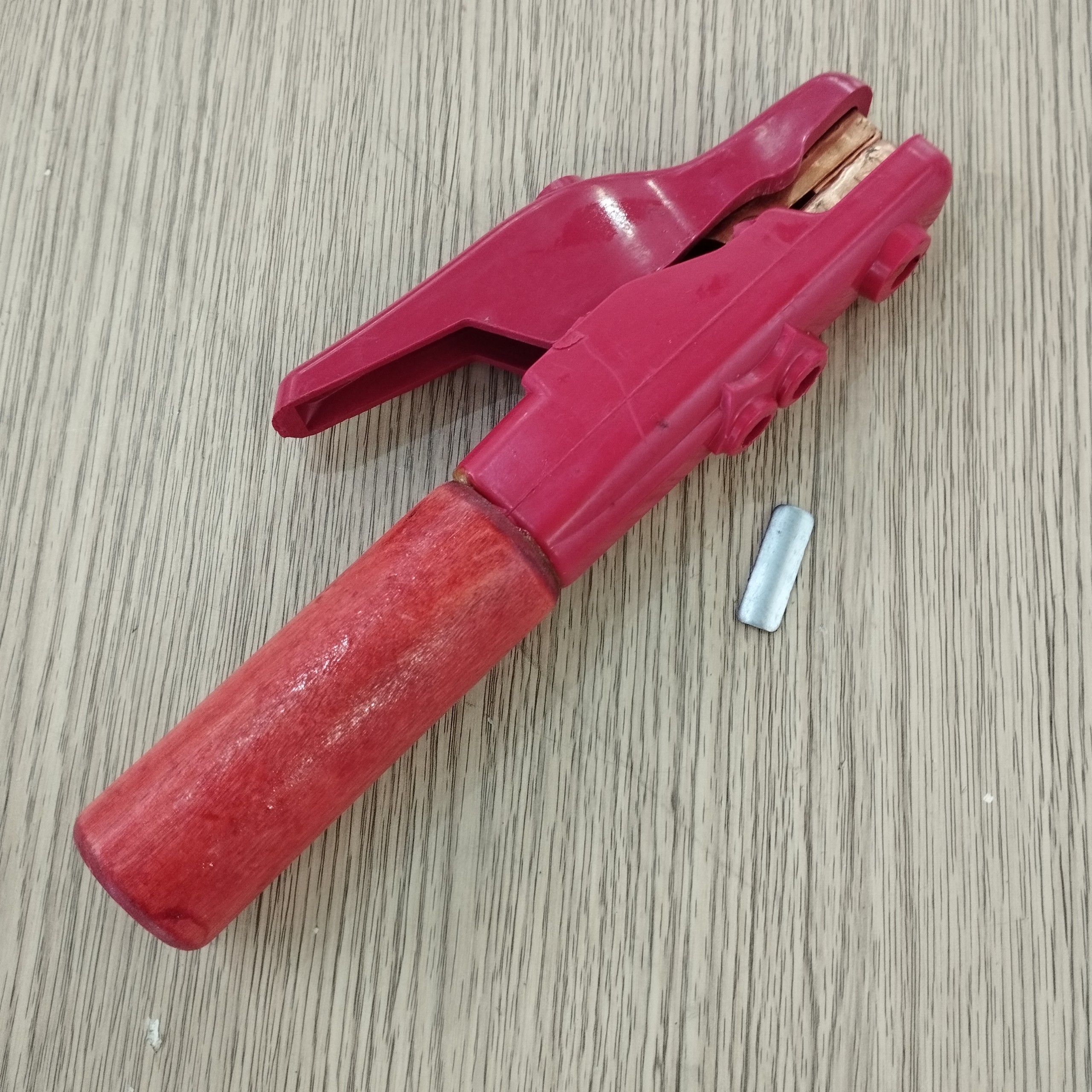Kiềm hàn cán gỗ Kobe KH600A Dành cho máy hàn
