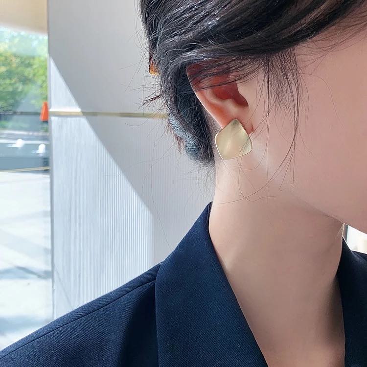 Earrings nữ đeo tai màu vàng thời trang cho nữ