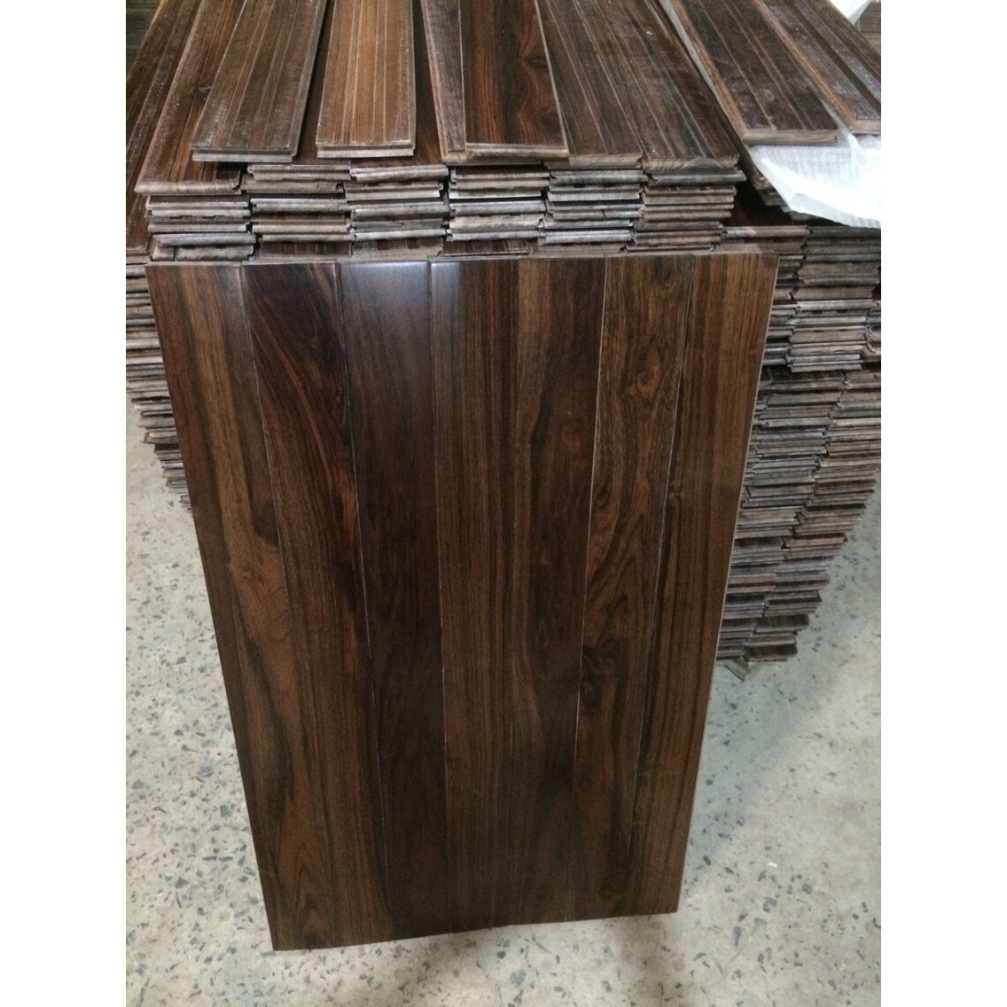 Sàn gỗ tự nhiên CHIU LIU 15x90x900