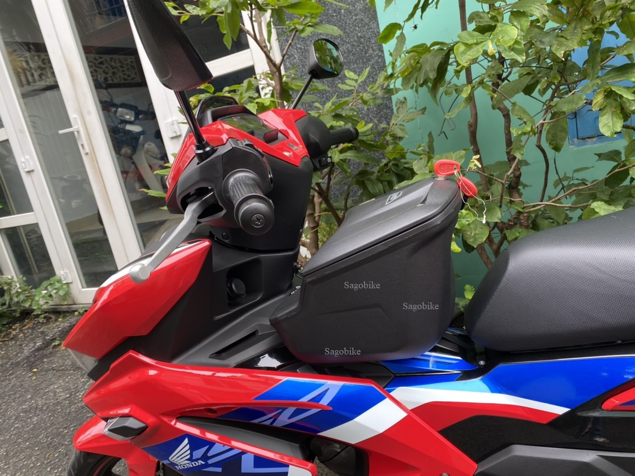 Thùng givi G12N kèm bát gắn cho xe Winner X V3, Winner X 2022