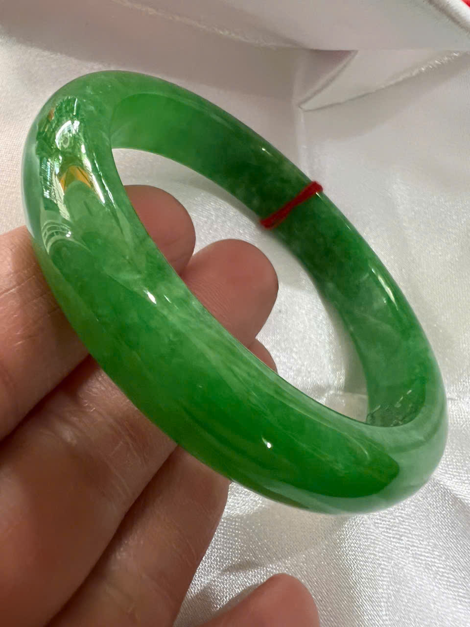 Vòng Tay Nữ Đá Cẩm Thạch Bản Hẹ Lý 57mm A Cao 12mm Dẩy 7,2mm Màu Xanh Lý Tươi Bông Trắng Bóng mượt đẹp nữ mệnh mộc hỏa thủy 55kg - 62kg đeo xinh đẹp sang tay món quà tặng mẹ tặng nữ ý nghĩa ạ