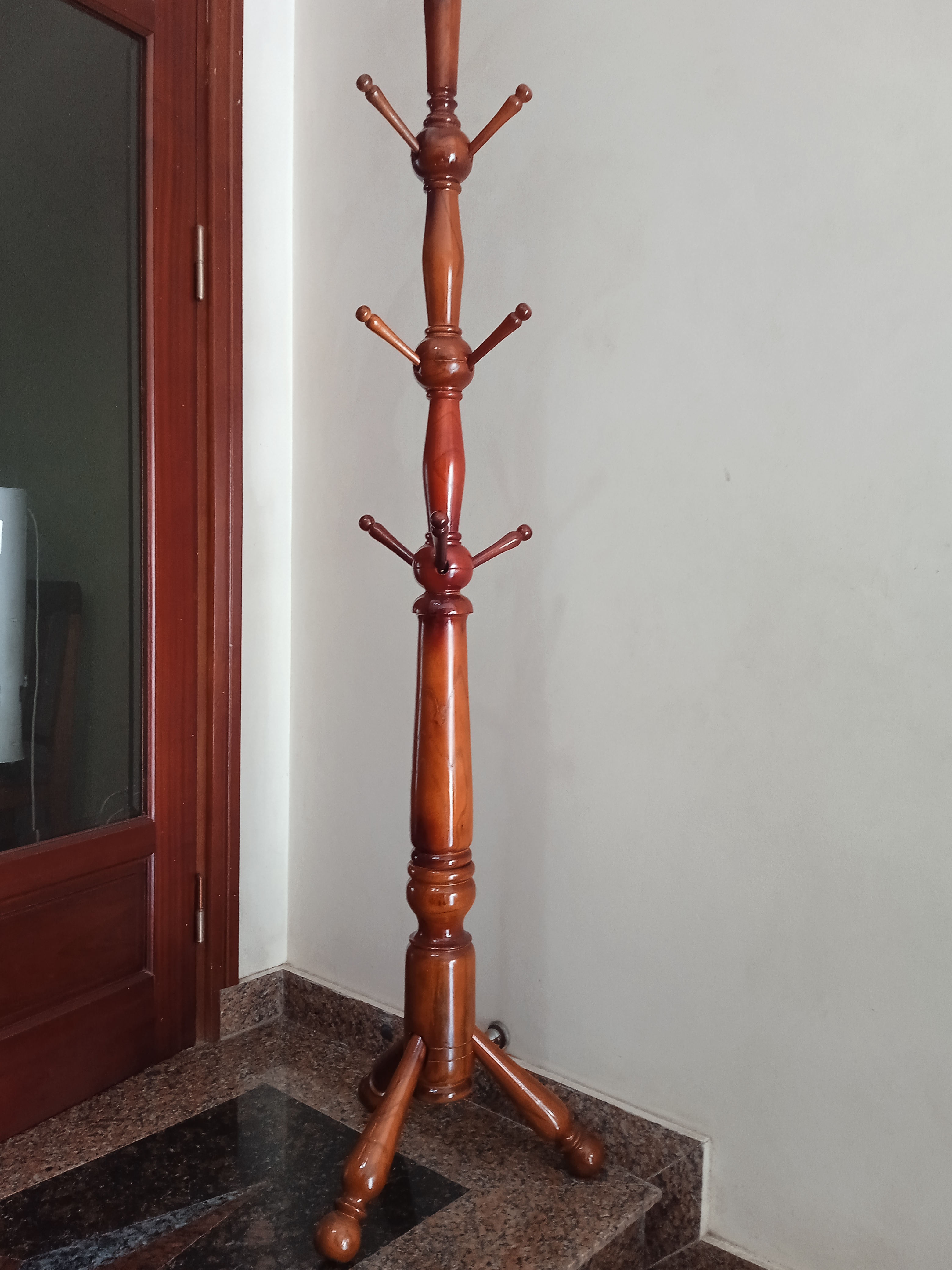 Cây treo quần áo N H home thân to chân thẳng màu nâu đậm