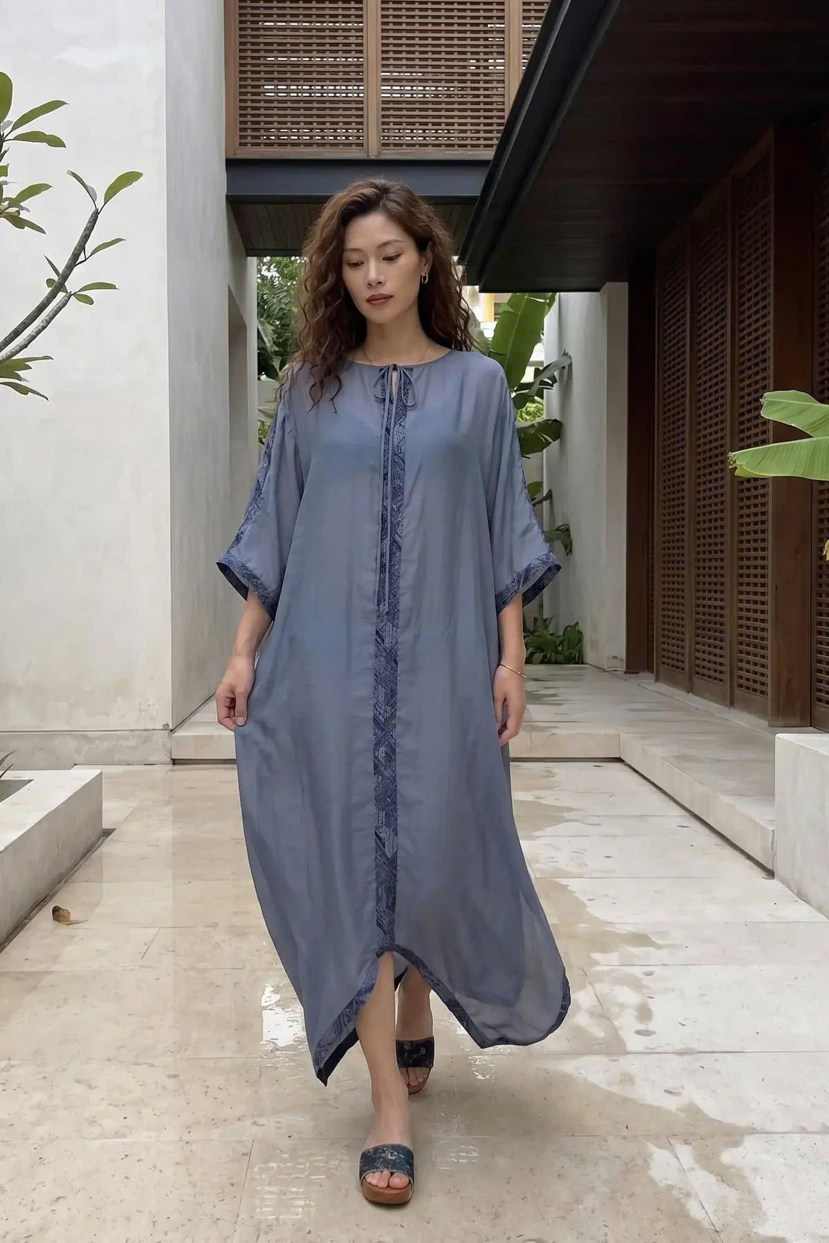 Đầm Suông Dài Kaftan Xanh Phối Hoạ Tiết Lam Vũ Dre240 thời trang Hity
