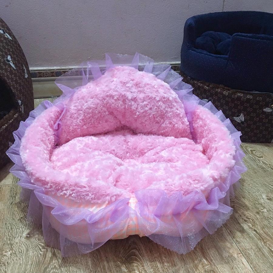 Đệm ấm cho chó mèo lót lông màu hồng ren có thể dùng với thảm mùa hè.