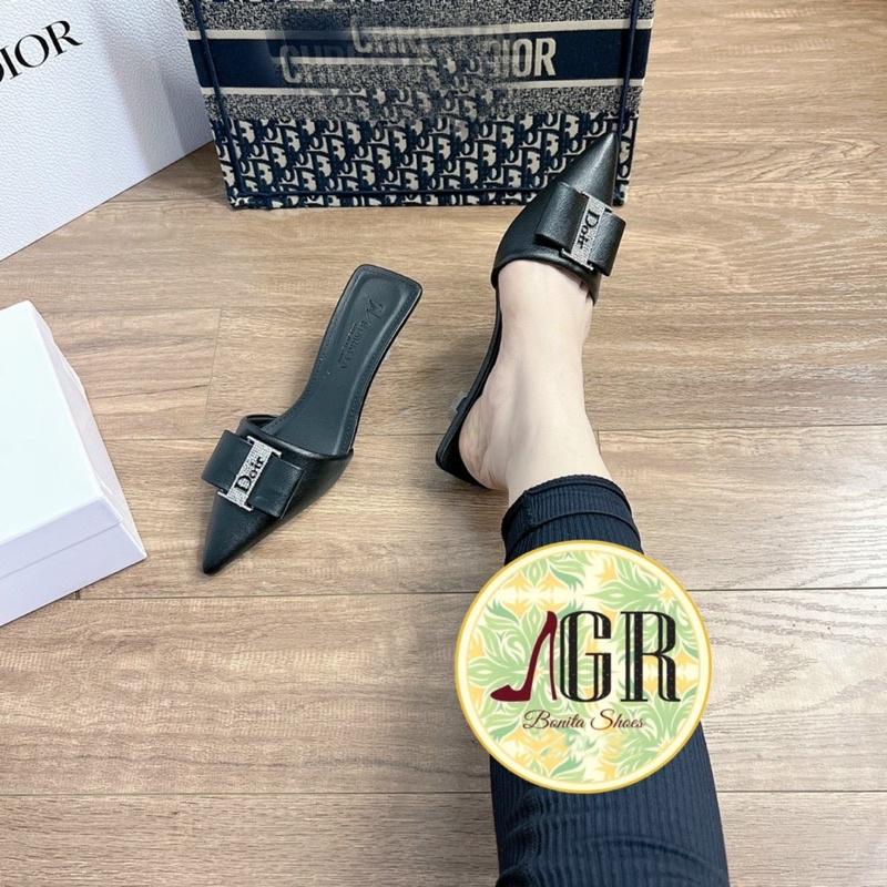 Guốc mũi nhọn khoá đính đá D chữ hiệu mũi nhọn 5p