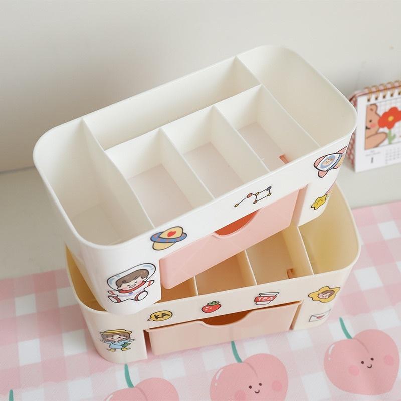 Khay đựng mĩ phẩm nhiều ngăn có sticker dễ thương - Kệ nhựa đựng mỹ phẩm nhiều ngăn có ngăn kéo decor bàn trang điểm