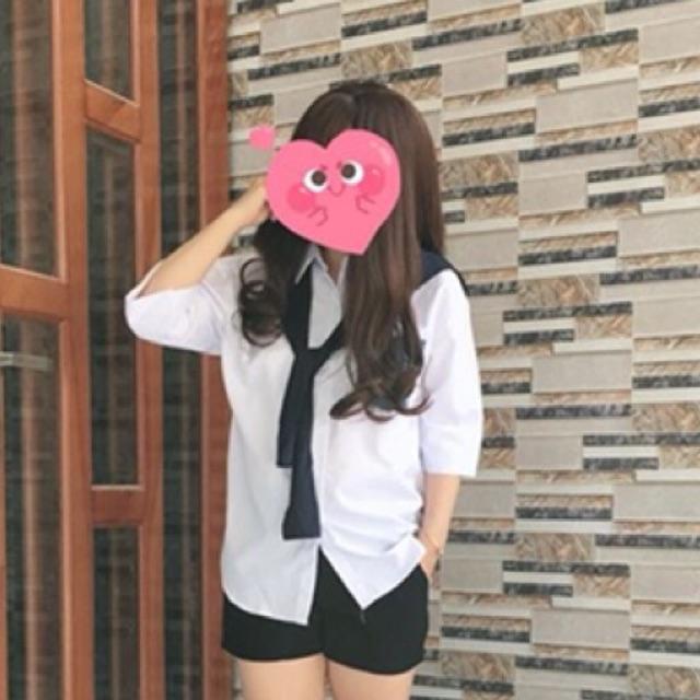 Sơ mi Thủy thủ trắng phối túi jean