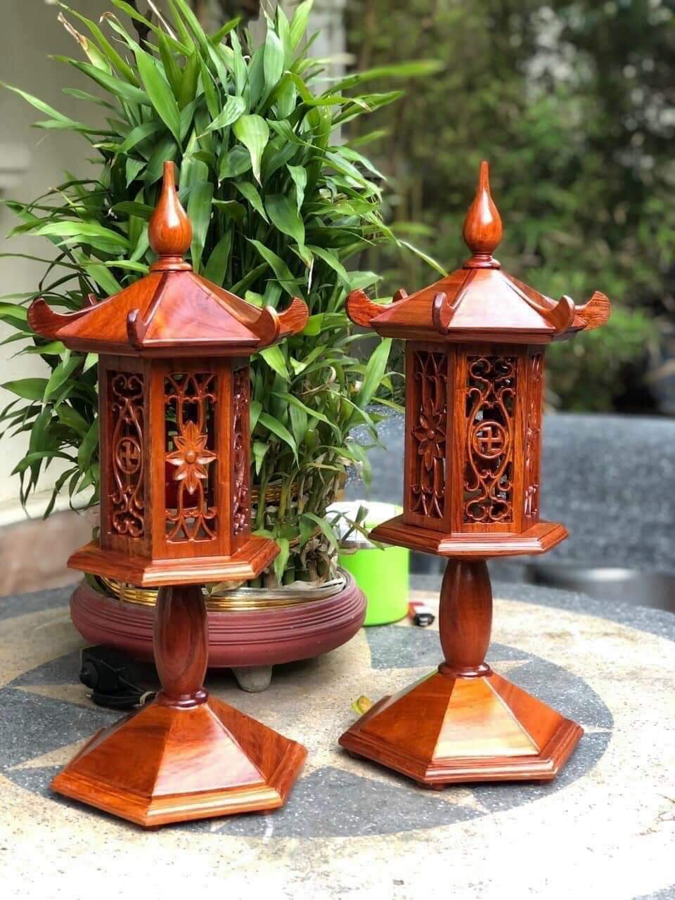 Cặp đèn thờ mái chùa gỗ hương cao 48cm