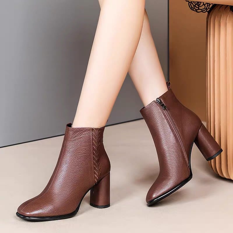 Boots thời trang nữ cổ cao, da lì cao cấp ROSATA RO307 -7p- gót trụ - HÀNG VIỆT NAM