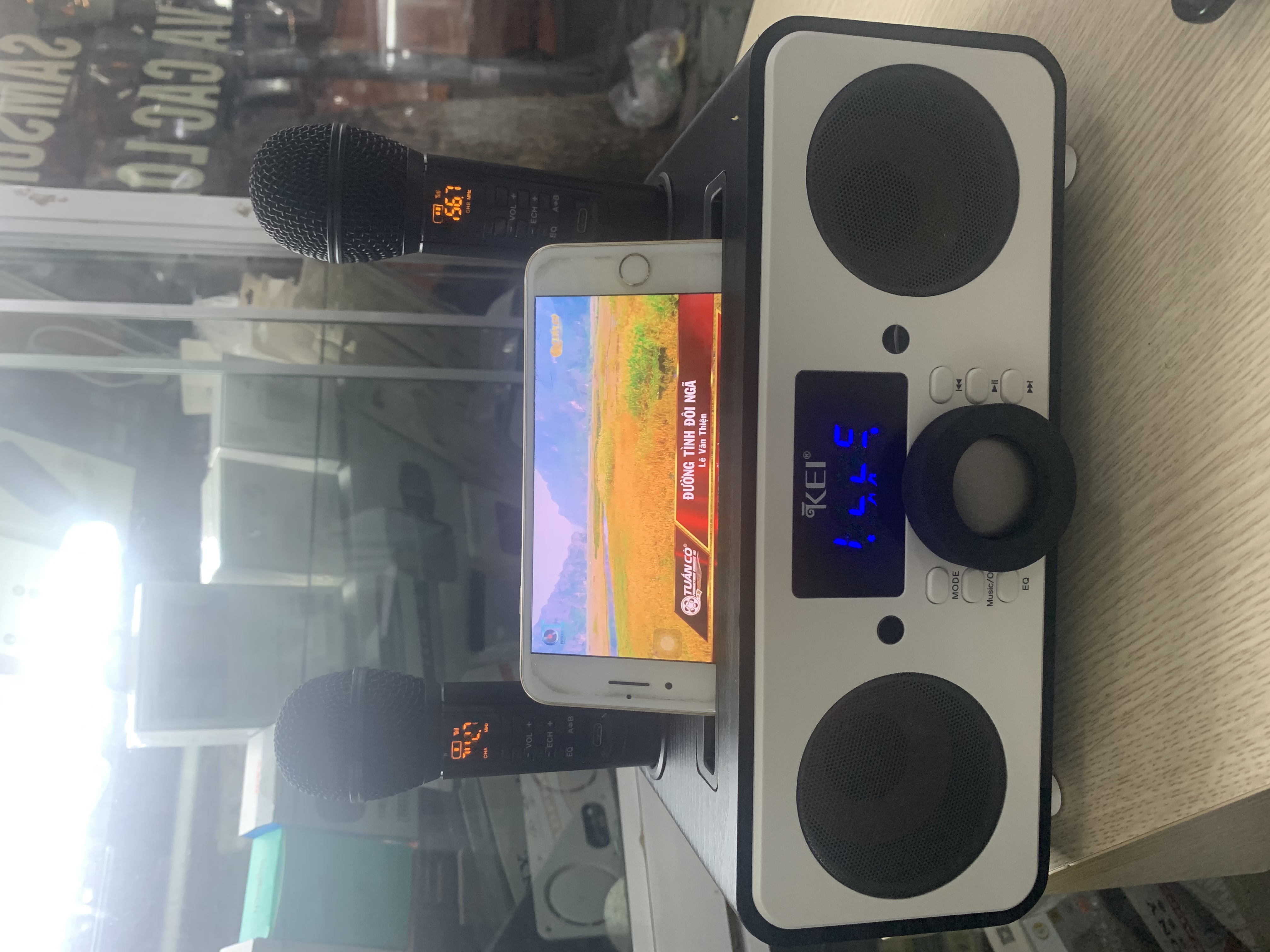 LOA KARAOKE BLUETOOTH KEI K06 - TẶNG KÈM 2 MICRO KHÔNG DÂY CÓ MÀN HÌNH LCD - SẠC PIN NGAY TRÊN MICRO 