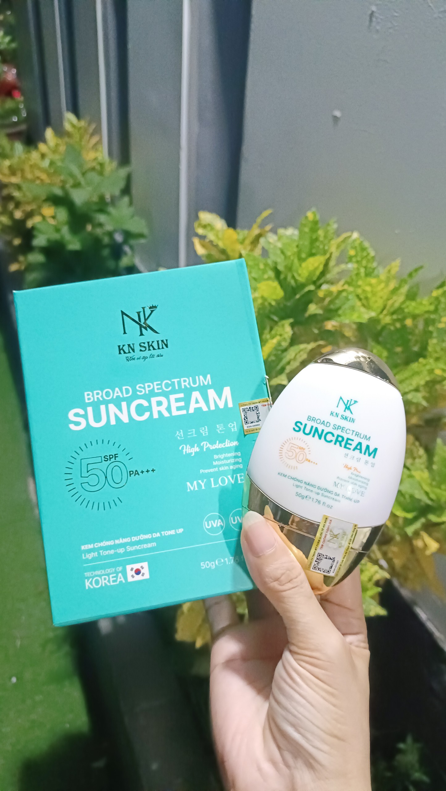 KEM CHỐNG NẮNG DƯỠNG DA CHE KHUYẾT ĐIỂM KN SKIN,sản phẩm kết hợp trang điểm làm da trắng hồng tự nhiên,không bết rích,không lộ vân kem,không gây khô da