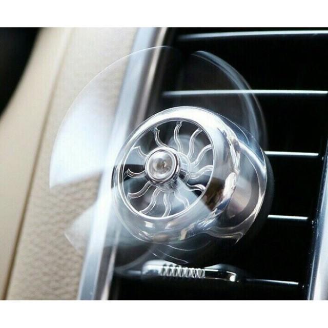 Một đôi Sáp thơm Nước hoa ô tô cài cửa gió điều hòa kiểu cánh quạt