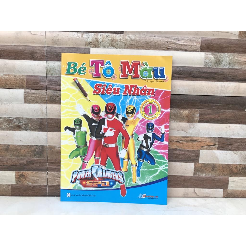 Bé tập tô màu siêu nhân