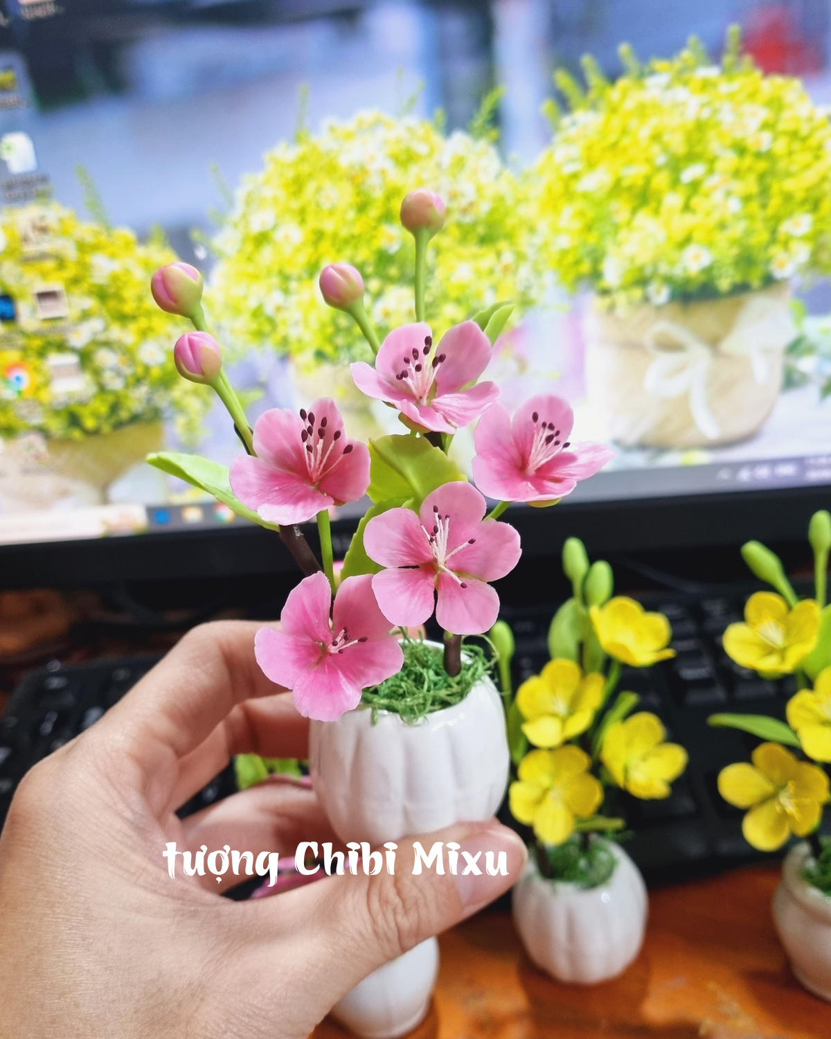 Hình ảnh Chậu hoa mai, hoa đào mini bằng đất.sét Nhật tự khô, thích hợp trang trí bàn làm việc, bàn thờ mini, làm quà tặng Mùi hương Nhiều màu sắc Đồ trang trí