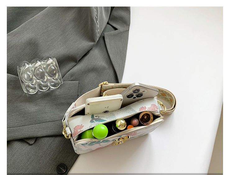 Túi đeo chéo nữ phong cách dễ thương – BEE GEE DCNU1091