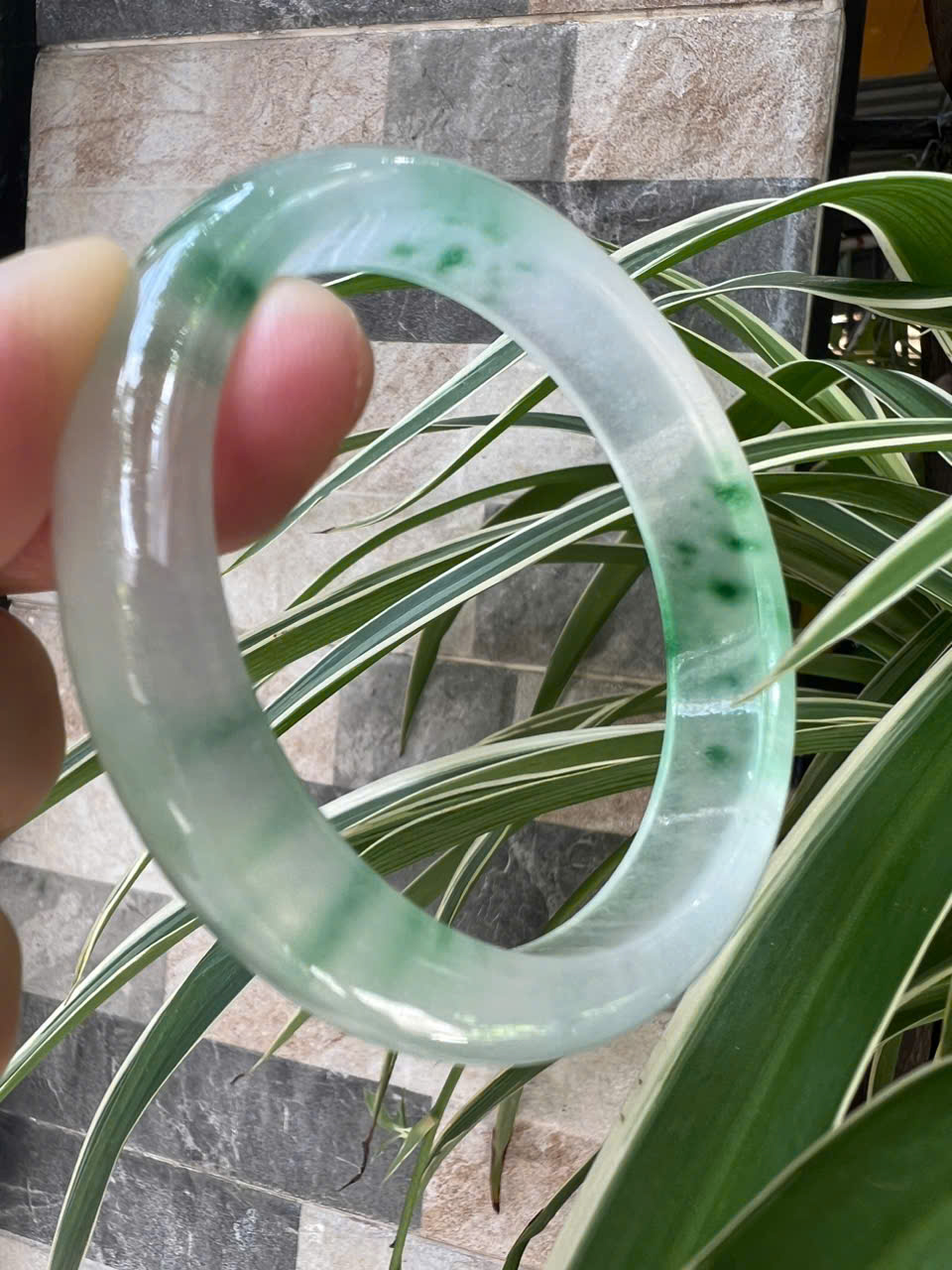 Vòng Tay Nữ Bản Hẹ Đá Mã Não DuLong Trắng Trong Xanh Rong Biển Nhẹ Bóng Đẹp Ni 54mm Cao 12mm Dầy 7mm Món quà tặng Nữ 50kg - 55kg đeo tay xinh rẻ đẹp ý nghĩa ạ