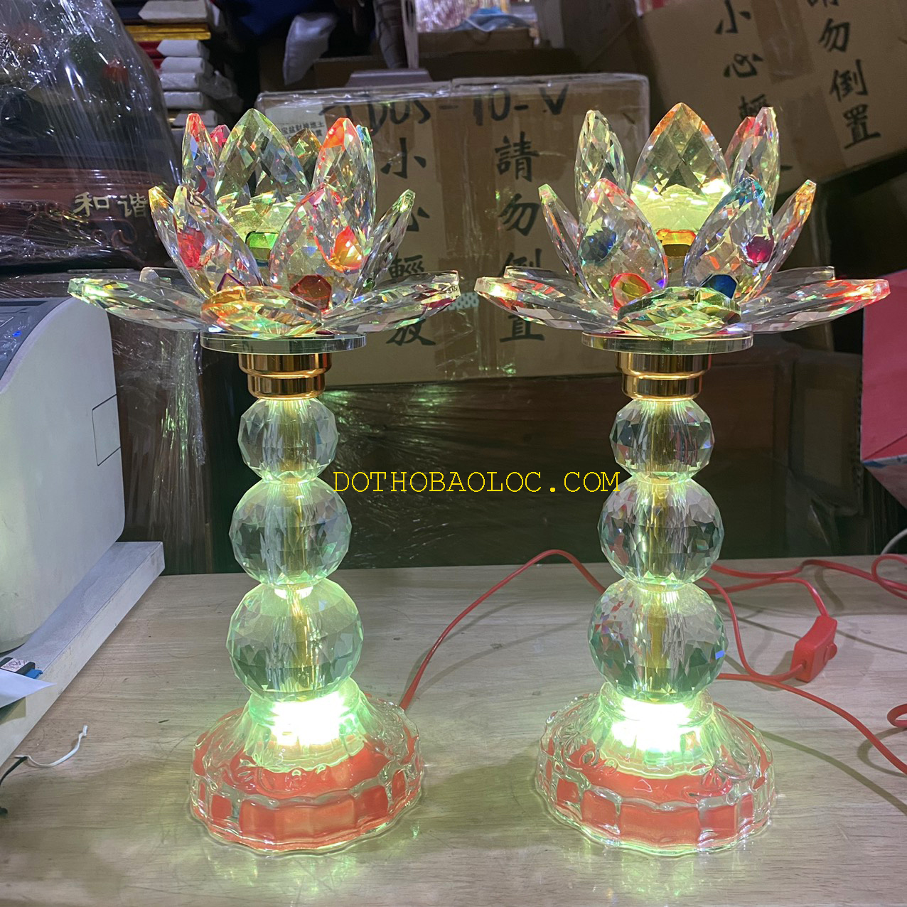 Đèn pha lê hoa sen 3 cục bông cao cấp nhập khẩu từ Đài Loan cao 34cm ( 1 cặp )
