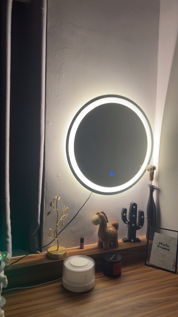 Gương tròn có đế đèn led cảm ứng gắn tường, gương makeup decor giá rẻ kích thước D60cm cách viền